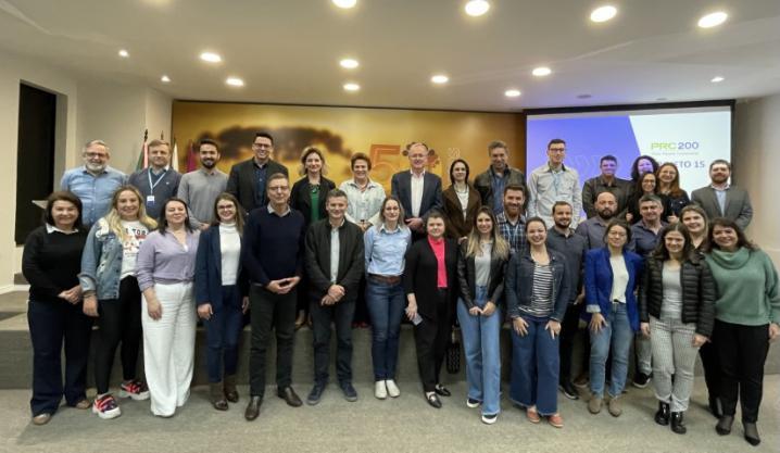 Sistema Ocepar reúne profissionais de cooperativas para construir plano estratégico