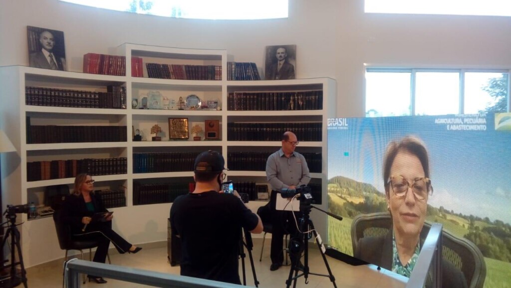 Confira o vídeo dos melhores momentos do Prêmio Quem é Quem | AveSui Online 24h/7d