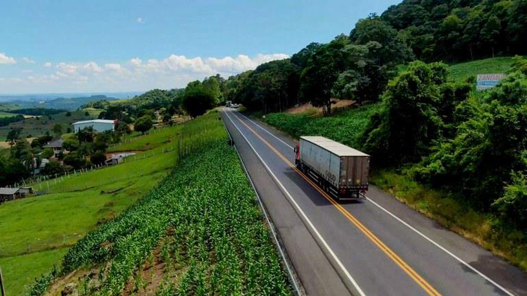 Governo amplia revitalização de rodovia catarinense a região produtora de suínos e aves