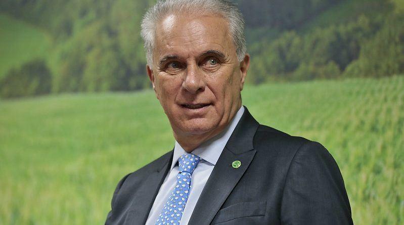 Ministro Marcos Montes sugere proibição de termos como “carne” e “leite” para produtos plant-based