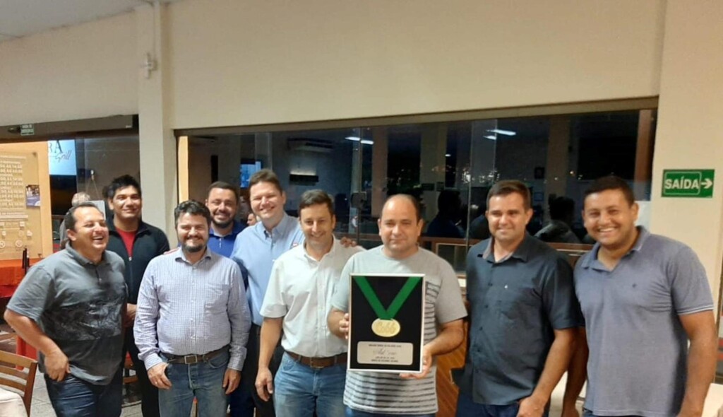 Cobb-Vantress premia Ad’oro por Melhor Eclosão Total de SP