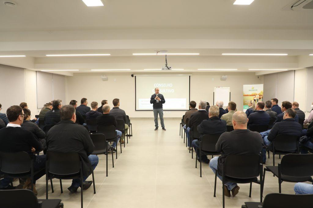 Conselho Consultivo da Lar Cooperativa avalia primeiro semestre