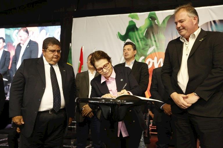 Mapa e OCB firmam acordo para promover intercâmbio e internacionalização de cooperativas