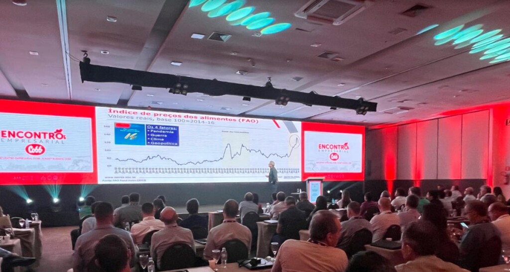 Cobb-Vantress e especialistas apostam em tendências positivas para a avicultura brasileira