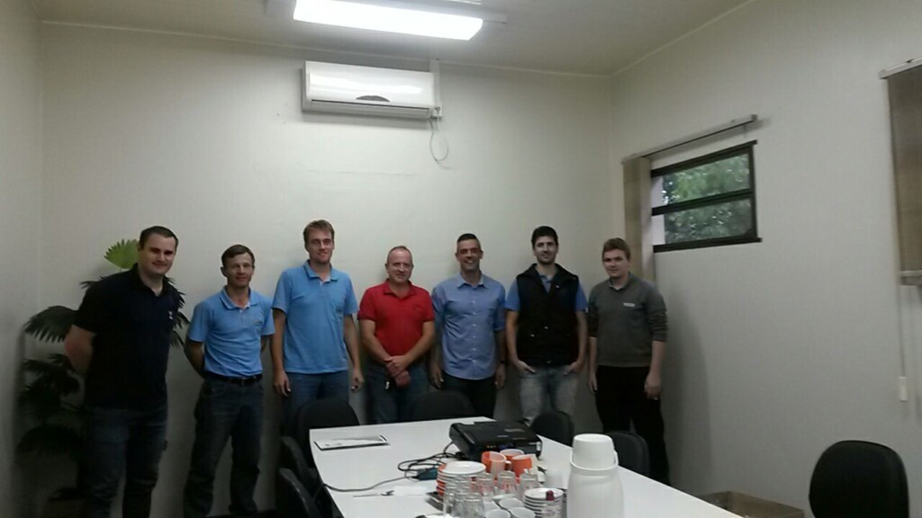 Equipe da Languiru recebe treinamento sobre uso do Vetancid Pó®