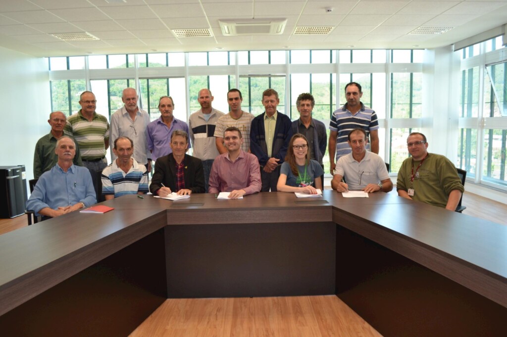 Contrato libera R$ 7,5 milhões para edificação de Condomínio Avícola Encantado