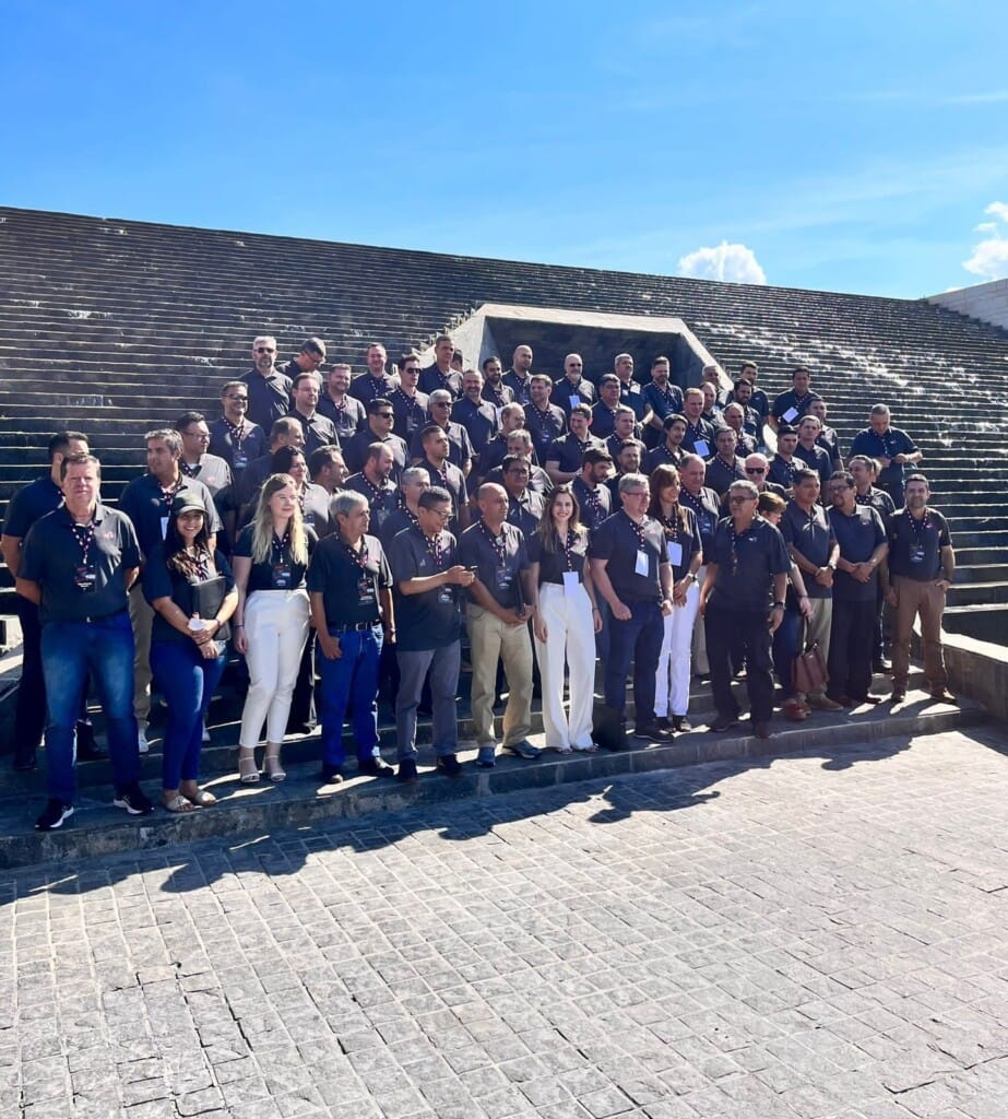 Cobb-Vantress realiza treinamento de imersão em frango de corte