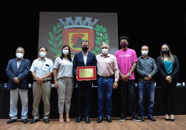 Itamar Borges recebe o título de cidadão Bastense