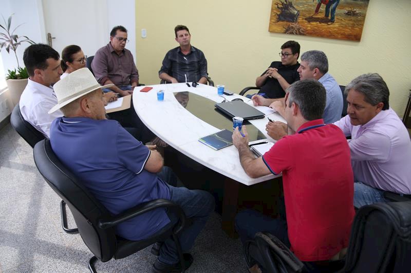 Fortalecimento da suinocultura é debatido entre poder executivo e representantes da Acrismat