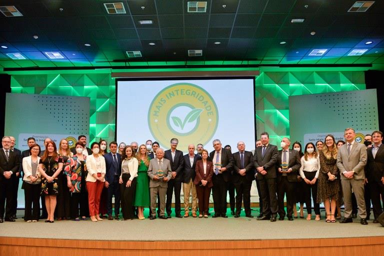 Ministério da Agricultura entrega Selo Mais Integridade para 17 empresas e cooperativas do Agro