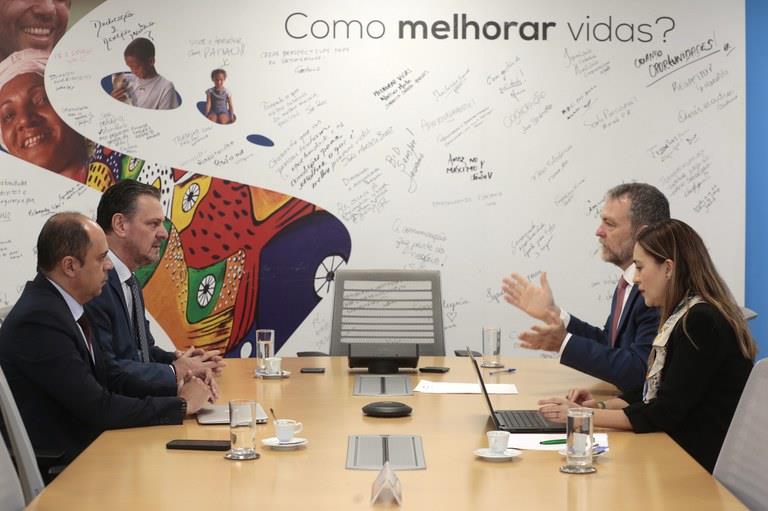 Fávaro debate questões sustentáveis da produção de alimentos com o BID