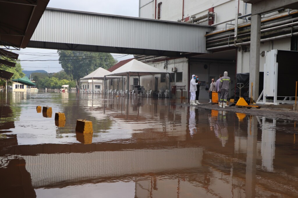 Frigorífico afetado por enchente retoma atividades na segunda-feira, dia 13