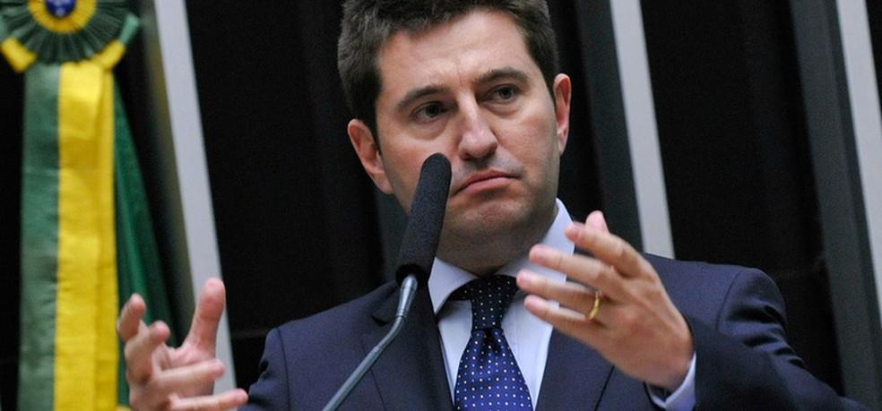 Cuba deve R$ 239 milhões a empresas brasileiras e deputado cobra solução