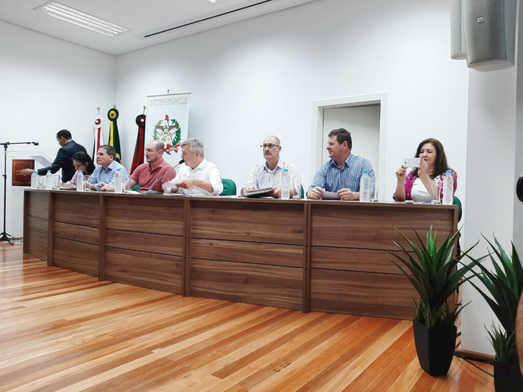 Solução para recolhimento de carcaças pode sair em 30 dias, diz deputado