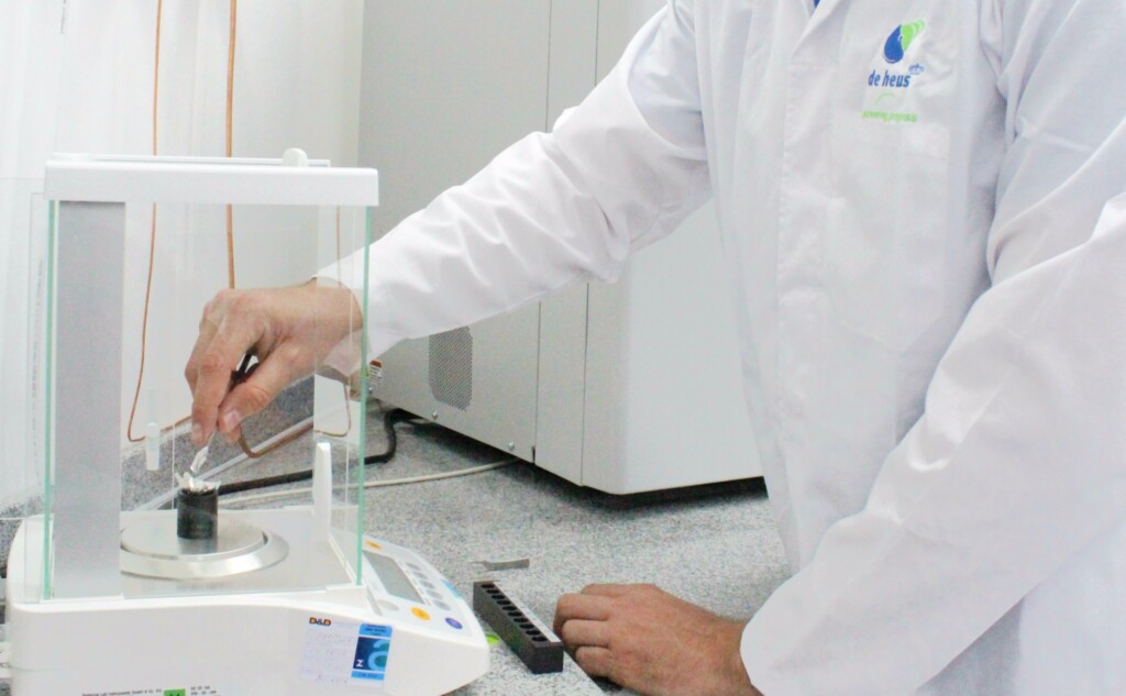 Nutrição animal conta com laboratório próprio de altíssima precisão