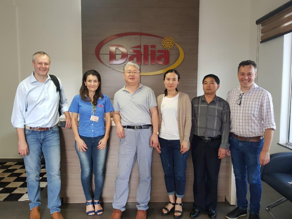 Frigorífico de suínos e futuros negócios com aves pautam visitas internacionais