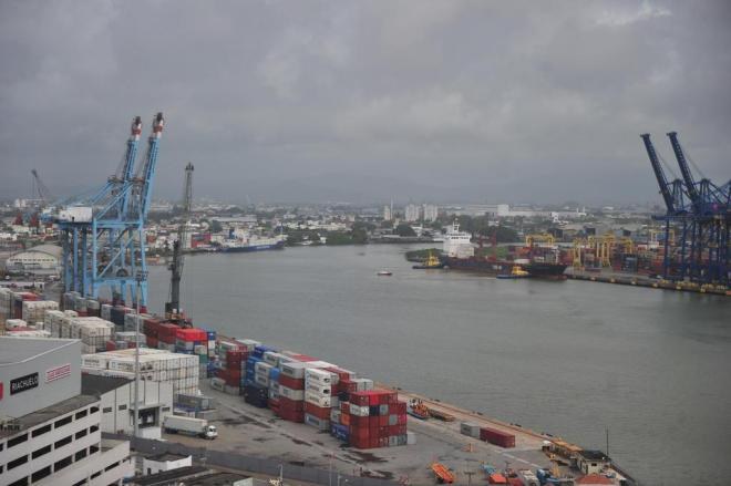 Obras restabelecem funcionamento de Porto de Itajaí (SC)