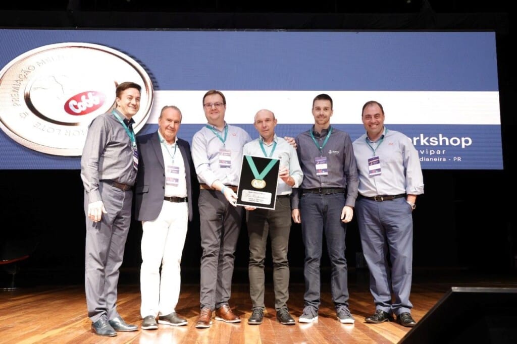 Cobb-Vantress premia Lar Cooperativa por resultados de eclosão