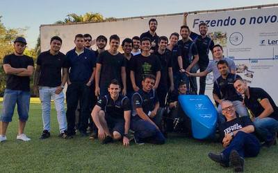 Construção de carro elétrico rende homenagem a alunos de universidade