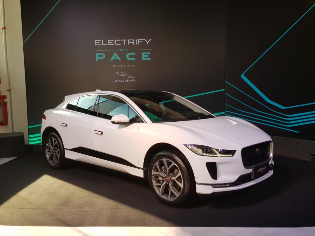 Primeiros clientes do Jaguar I-PACE, SUV 100% elétrico, começam a receber certificados de energia renovável da ZEG