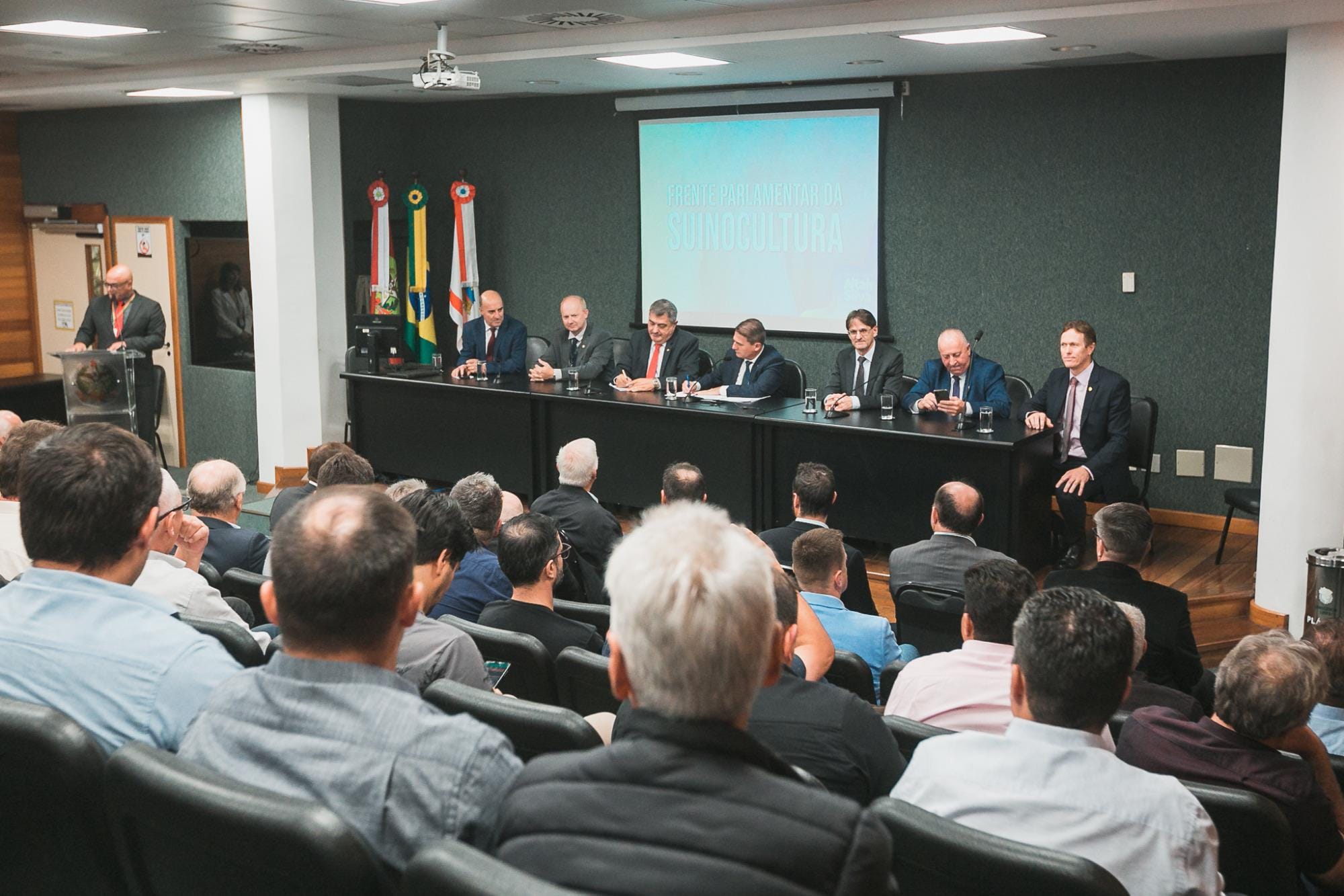 Assembleia Legislativa de Santa Catarina cria frente parlamentar da suinocultura Assembleia Legislativa de Santa Catarina cria frente parlamentar da suinocultura