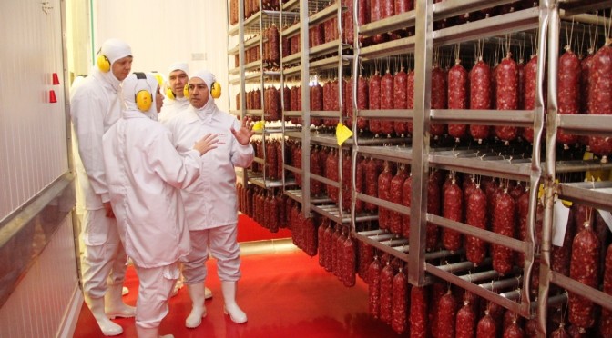 Indústrias transformam Dourados  em polo da suíno-avicultura