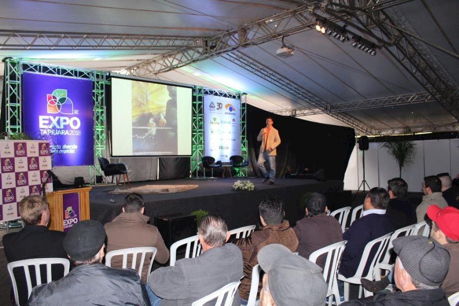 Consultor da Vetanco palestra para produtores, estudantes e profissionais da avicultura