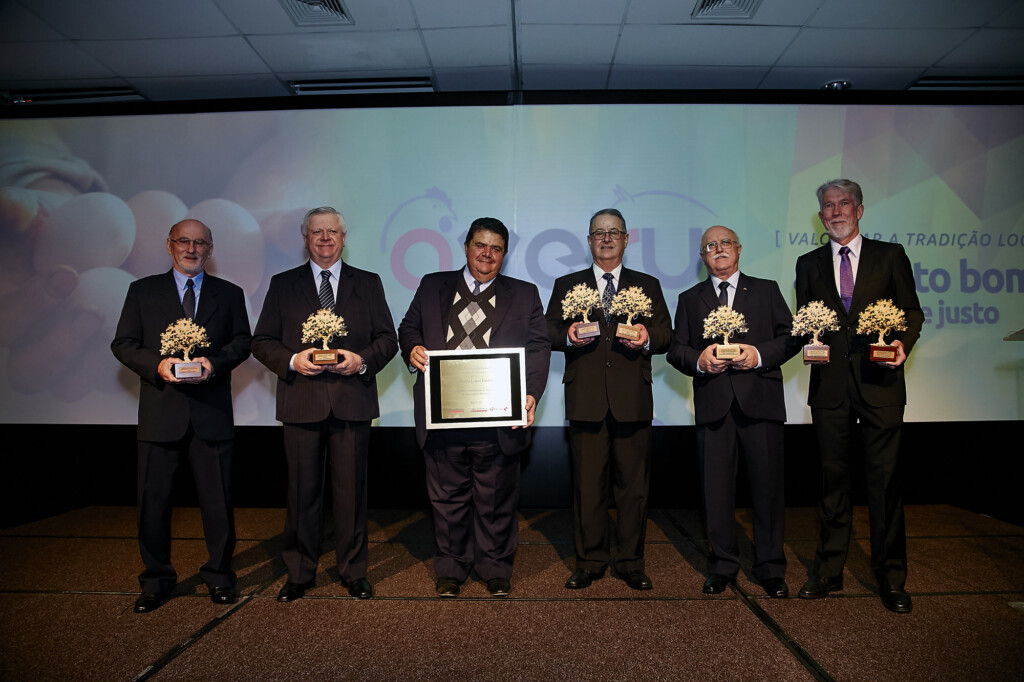 Cooperativas brasileiras de aves e suínos serão premiadas na abertura a AveSui