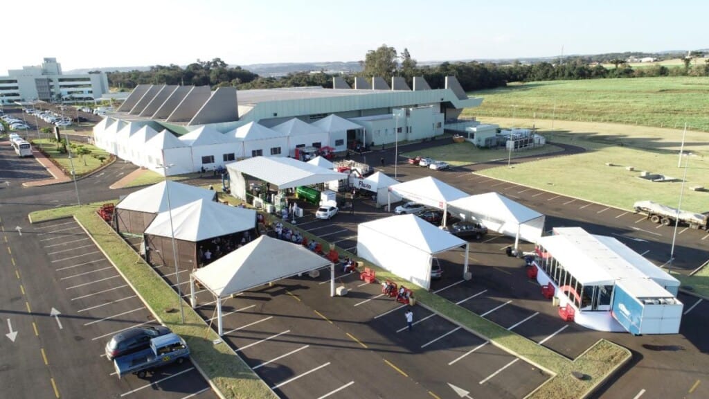 Pavilhão de Máquinas e Equipamentos apresenta tecnologia em área externa