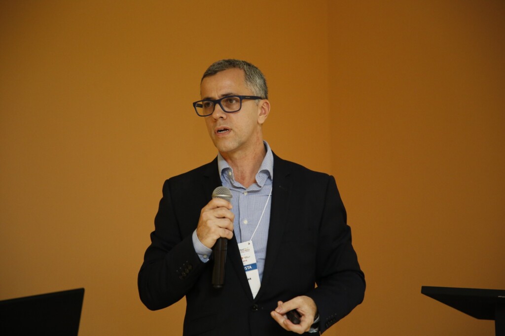 Como controlar a salmonella na produção de frango brasileira? Confira esse tema da AveSui 2019