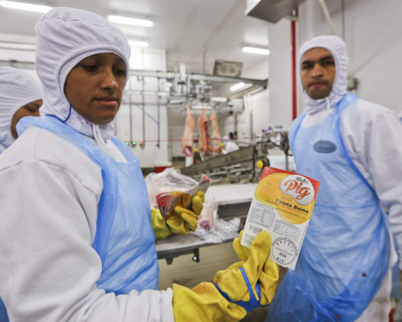 Frigorífico do Acre poderá  exportar para Peru e Bolívia