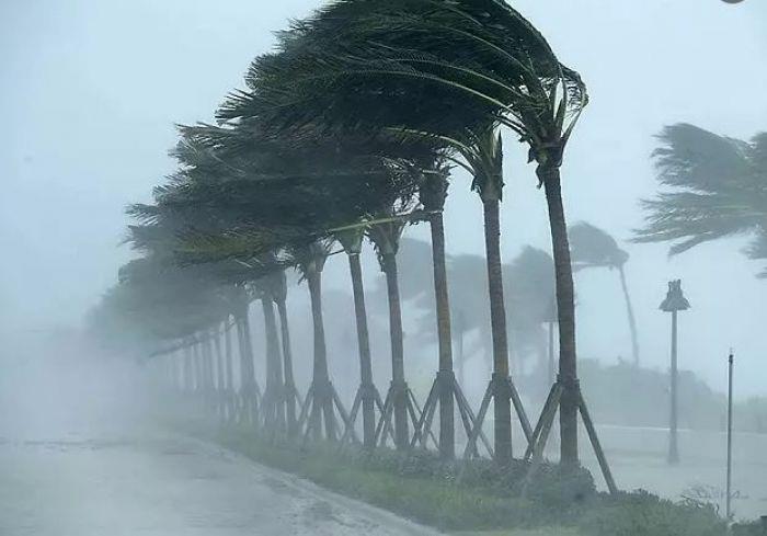 Ciclone extratropical causa estragos em Santa Catarina