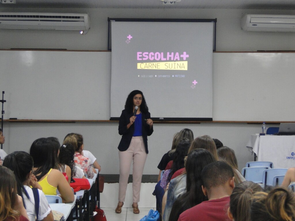 Associações e frigorífico desmistificam carne suína com palestras para estudantes de nutrição