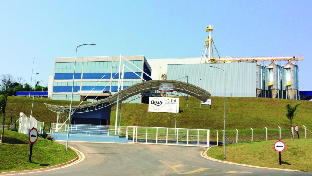 Empresa de rações inaugura nova fábrica em Lindóia