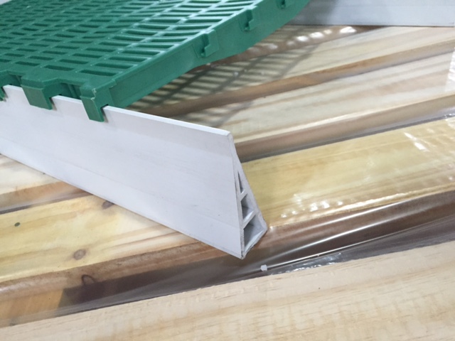 Vigas plásticas para suínos combinam resistência e durabilidade nas granjas