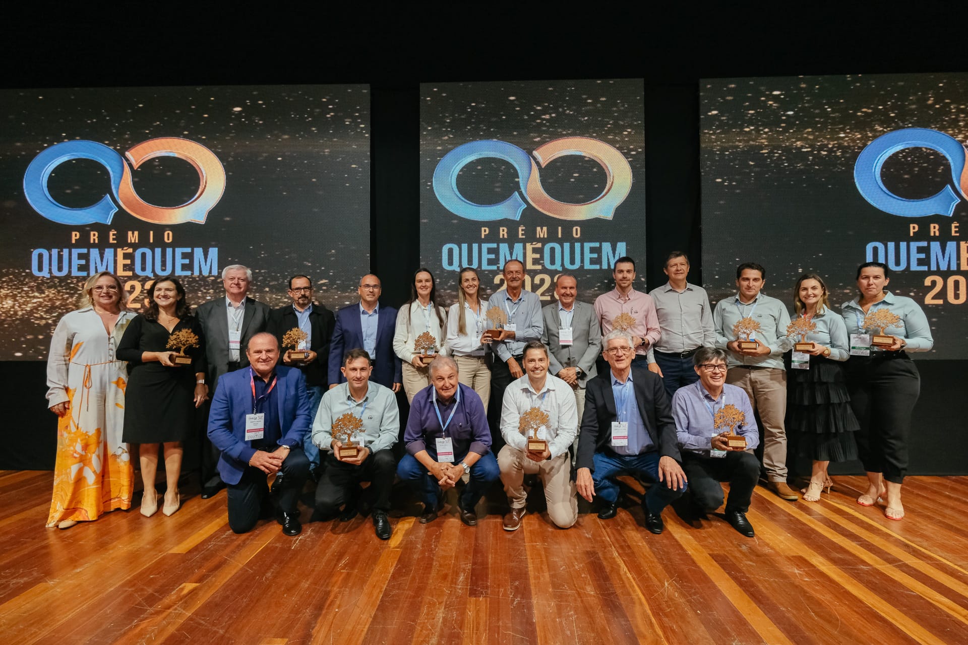 Boehringer Ingelheim: “Estamos orgulhosos de poder patrocinar o prêmio “Quem é Quem” e fazer parte dessa iniciativa que reconhece e valoriza o trabalho das cooperativas” Boehringer Ingelheim: “Estamos orgulhosos de poder patrocinar o prêmio “Quem é Quem” e fazer parte dessa iniciativa que reconhece e valoriza o trabalho das cooperativas”