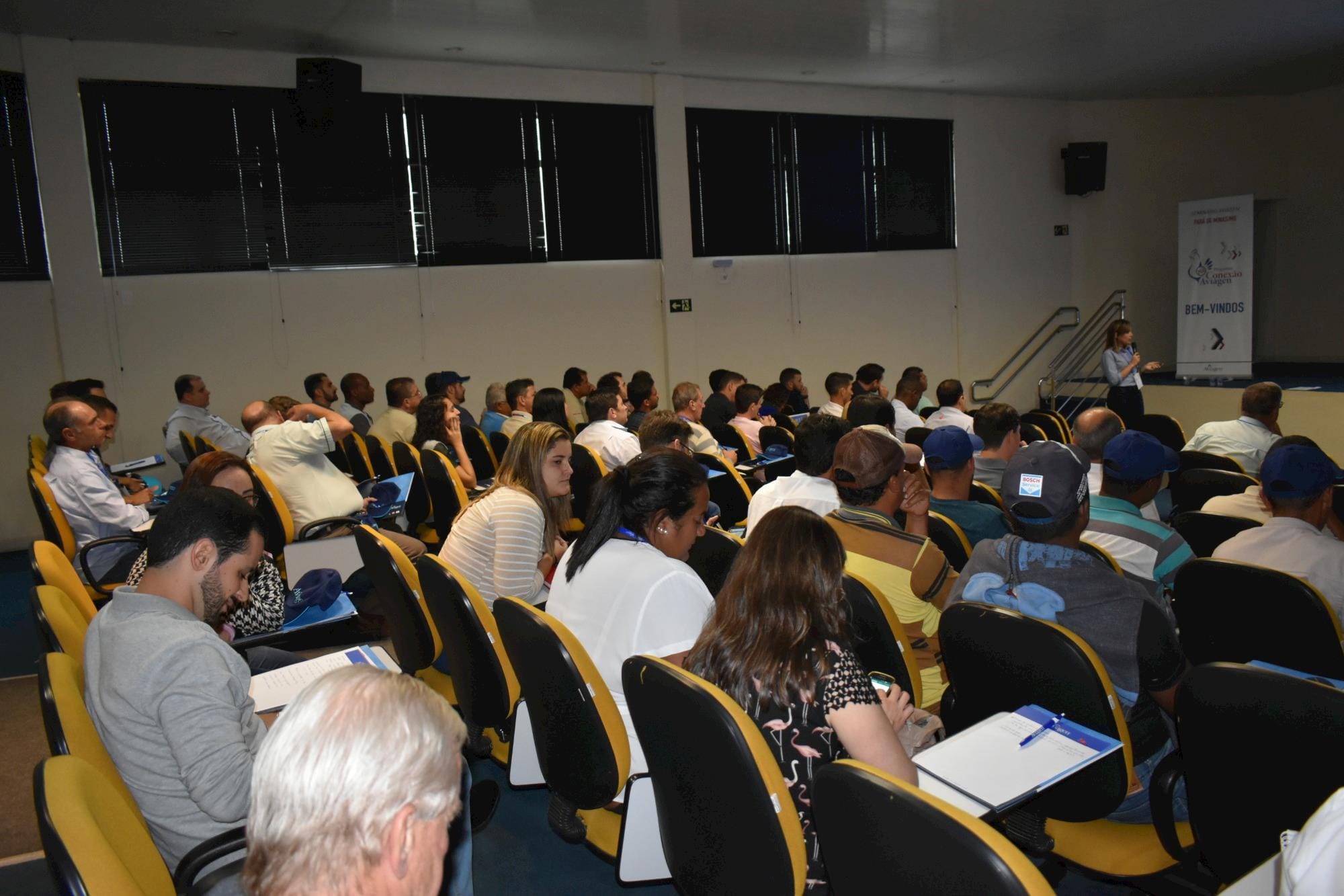 Conexão Aviagen aborda tópicos de Manejo de Frangos e Pré-Processamento em Minas Gerais