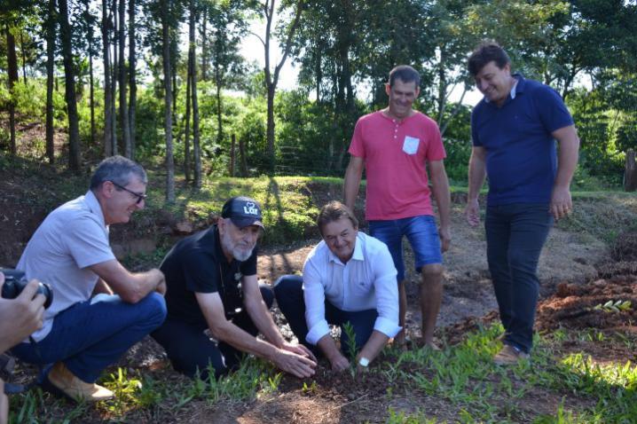 Plantio de árvores e proteção de nascentes marcam o Dia Mundial da Água promovido pela Lar