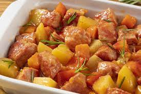 Deliciosa e prática receita de picadinho de pernil com legumes