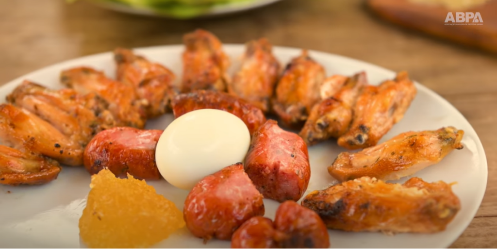 ABPA incentiva churrasco com mais carne de frango e carne suína neste fim de ano