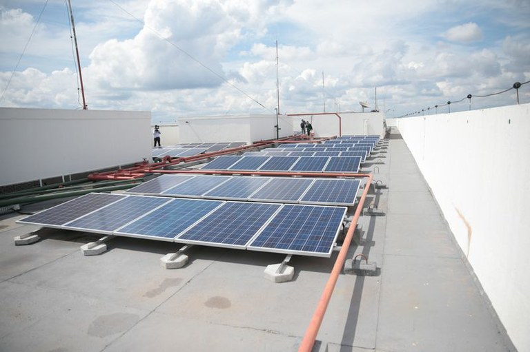 Minas e Energia inaugura 1ª usina solar em prédio do governo federal