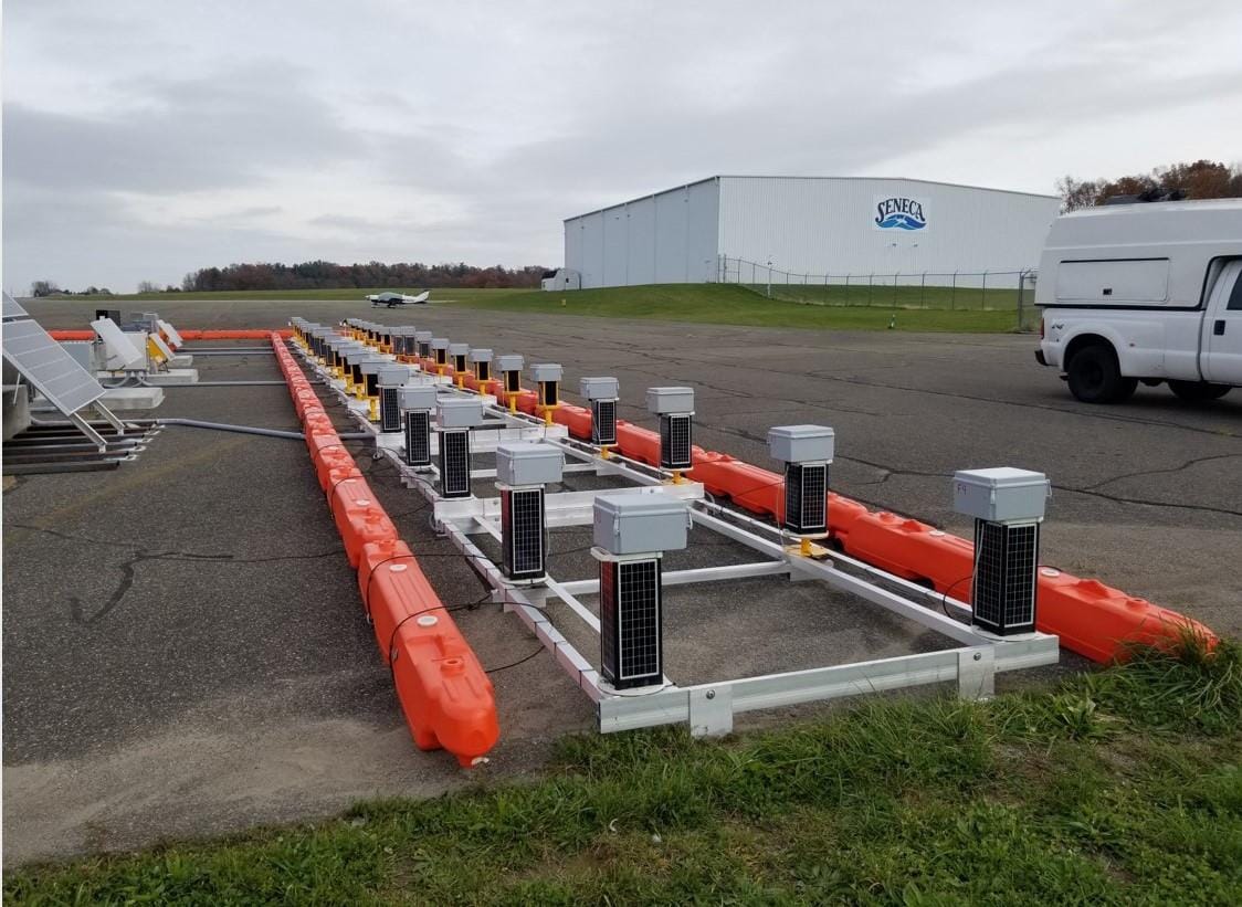EUA avalia iluminação alimentada por energia solar para uso em pequenos aeroportos EUA avalia iluminação alimentada por energia solar para uso em pequenos aeroportos
