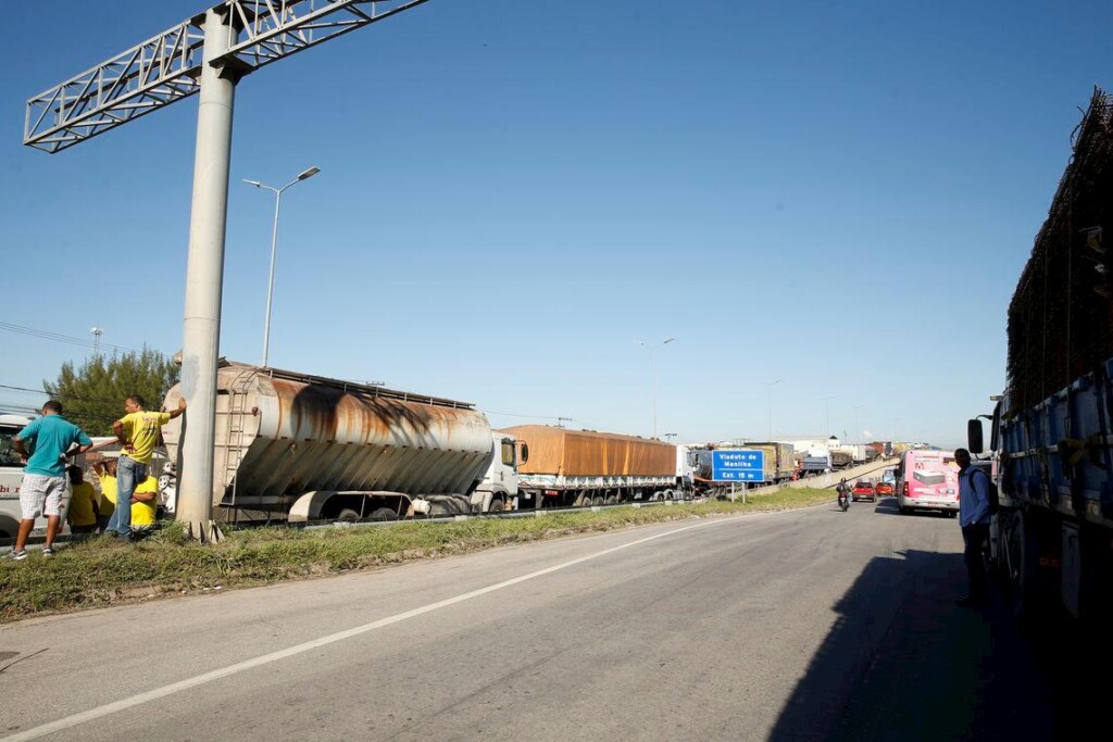 Entidades sobem tom e pedem fim da paralisação