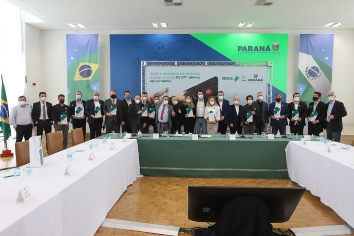 Banco paranaense libera R$ 330,7 milhões em crédito a cooperativas e empresas do estado