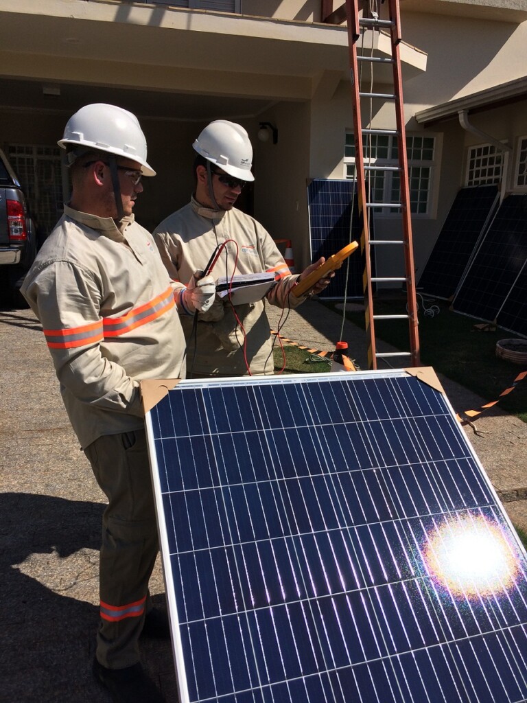 Empresa instala painéis solares em 100 residências de Campinas