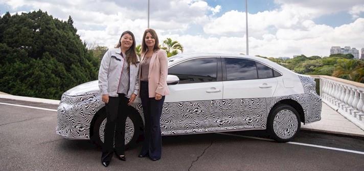 Toyota anuncia o primeiro veículo híbrido e flex do mundo