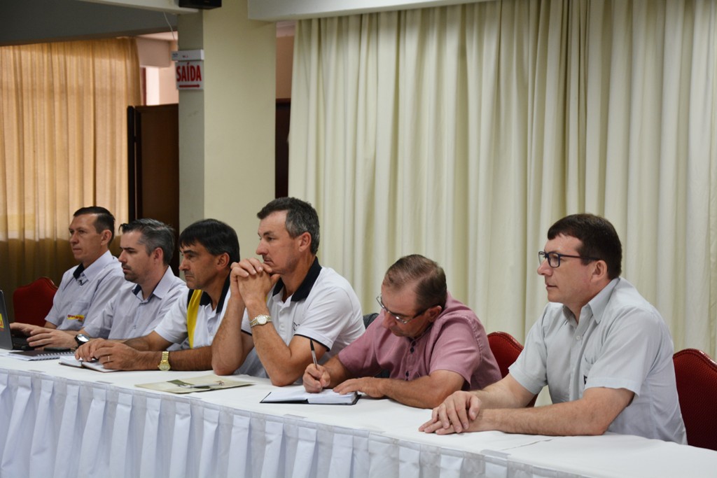 Campo Futuro gera informação sobre mercado de suínos e aves em SC
