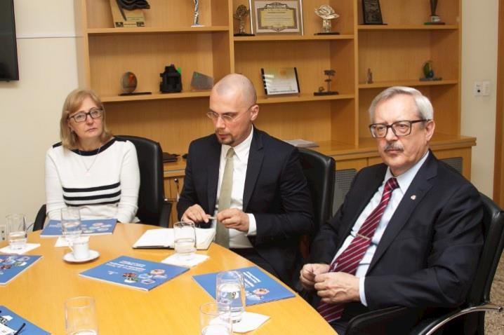 Cônsul da Rússia discute retomada de exportações de carne na Ocepar