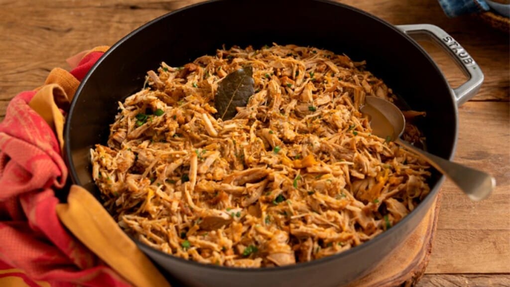 Pernil desfiado com pimentão na pressão