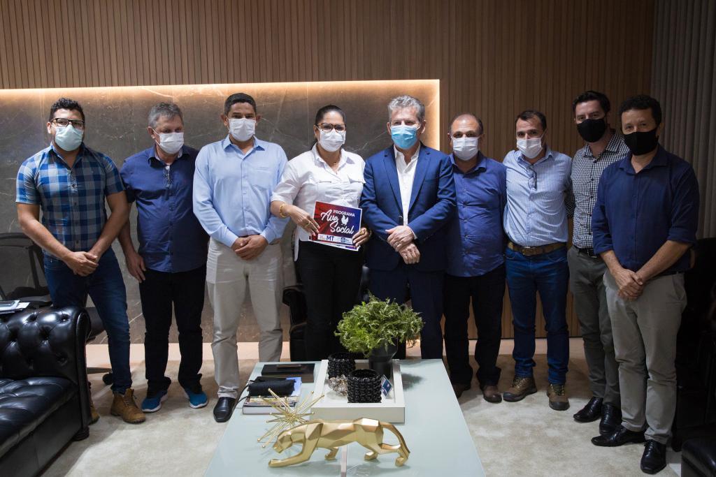 Governo de Mato Grosso e Prefeitura de Primavera vão montar estrutura para levar carne de frango a famílias carentes